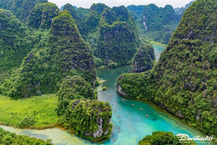 Tràng An mùa nước xanh như ngọc