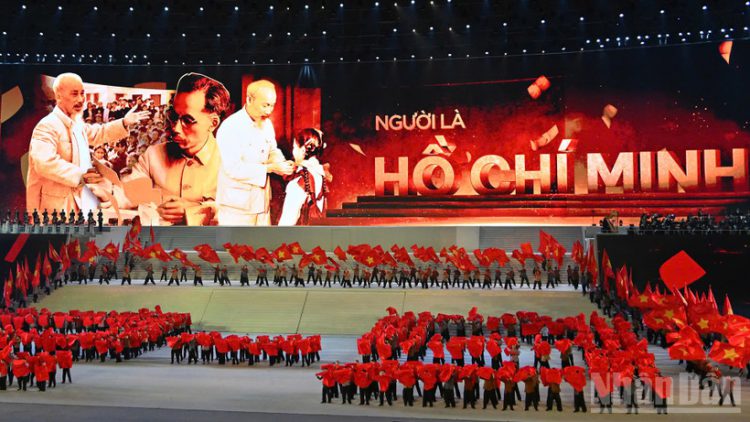 Tổng Bí thư Tô Lâm dự chương trình nghệ thuật đặc biệt “Dưới lá cờ vẻ vang của Đảng”