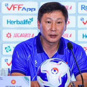 HLV Kim Sang-sik khen Xuân Son, Hoàng Hên sau trận thắng Malaysia