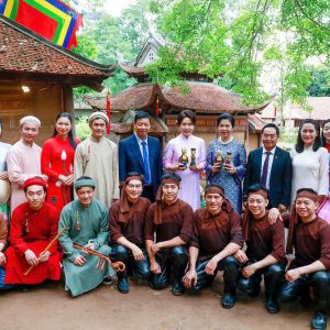 Phu nhân Tổng Bí thư, Chủ tịch nước Tô Lâm và phu nhân Tổng thống Hàn Quốc xem múa rối nước