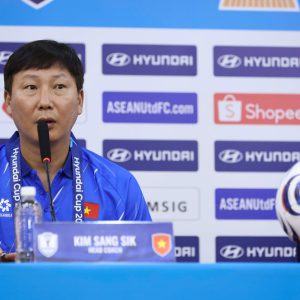 HLV Kim Sang-sik: Tuyển Việt Nam quyết thắng Campuchia
