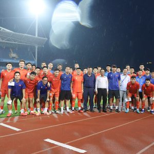 Thứ trưởng Hoàng Đạo Cương thăm, động viên ĐT Việt Nam trước chung kết Thái Lan