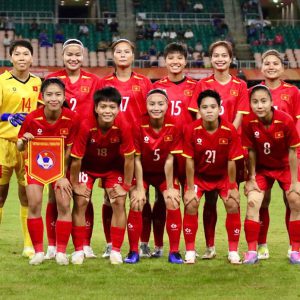 Tuyển nữ nỗ lực lách qua “khe cửa hẹp“